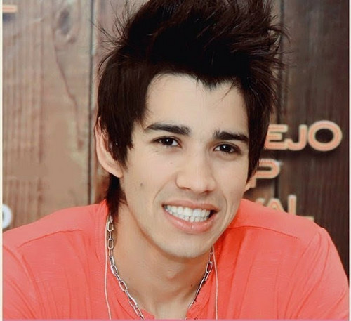 Se você não existisse iria te inventar,na forma de um anjo mais lindo iria te amar  @Gusttavo_lima  ! FC criado em 8/11/11