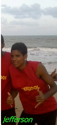 Não largo meu futebol, quem me vê me ver sorrindo e vai ser sempre assim ♪'