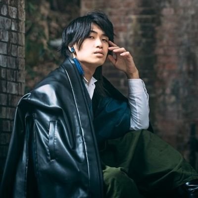 律音(りつね)と読みます。
着物男子です。👘
被写体もやります。