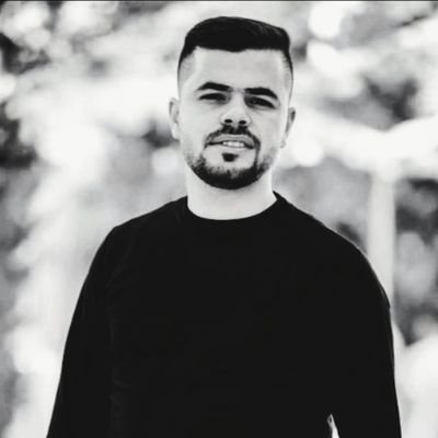 وإن زارني طيف غيرك في منامي...
سأهجر كل غفوة حتى تتأدّب احلامي.❤