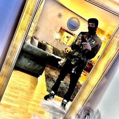 I think I’m suppose to be Wiz Khalifa brother 🤷🏾♂️ but anyway still breaking down life and rolling up success #StillBlazing #LLDaddy 💔😔 #Pkwy2daTr3y