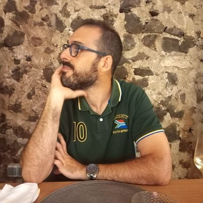 Soy Químico. Leo mucho y pienso demasiado. Mi mente es explosiva y mezcla ideas peligrosas. Yo las dibujo. Si eres una mente curiosa, igual te gustan...