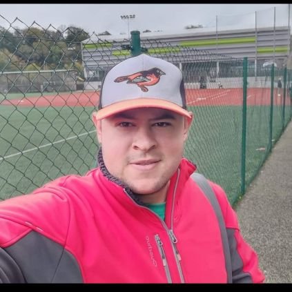 profesional licenciado de la universidad deportiva del sur en Venezuela y jugador de la federacion de alava de beisbol y softbol con los orioles de vitoria