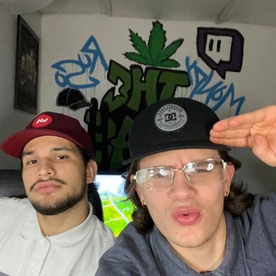 somos dos Neas en Canadá haciendo de todo . grabamos en twitch los martes y sábados