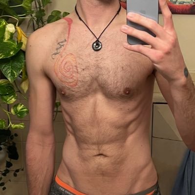 ( 18+ NSFW ) - 6’2” - 40 - He/Him - Enjoying life on my days off, or whenever I’m not working 😉Cash app if you wanna be generous ☺️ https://t.co/ci6mjYI4Tw