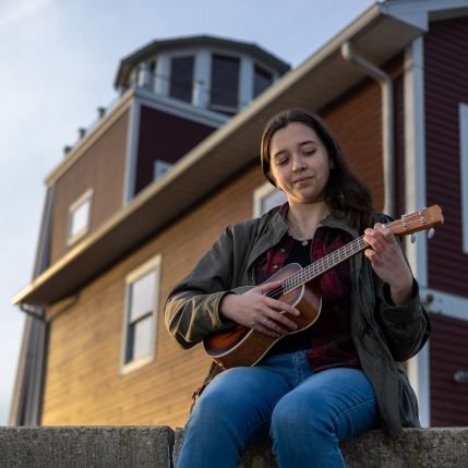 Ohio-based singer, songwriter and cellist.