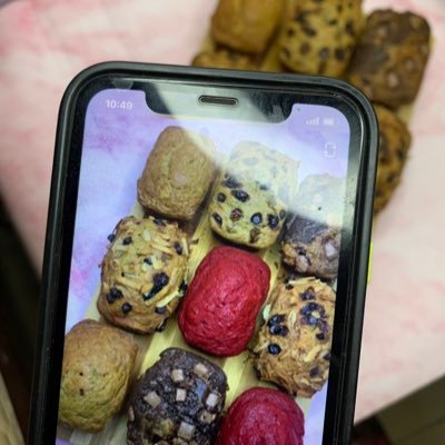 AdeyeyeBisola3's profile picture. Eat more cakes