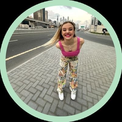 sifyasclarkes's profile picture. I just love my girls 🪐💗