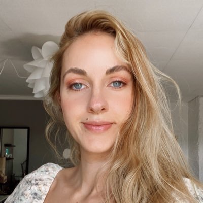Digital artist based in Luxembourg👩🏼🎨Instagram: @kiku_lines 🌸 Commissions open! Find me on instagram!