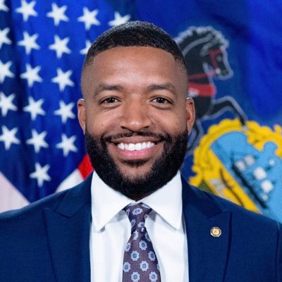 Proud to represent the people of the 10th District. West Philly made. Page use policy: https://t.co/1QlF6ChYfB.