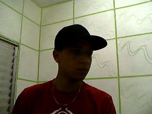 ... Mas eu não quero ser o primeiro; nen ser melhor do que ninguém; eu so quero ser compreendido e considerado; se for possível tbén amado