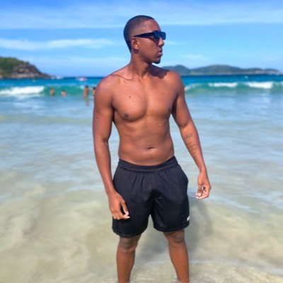 amante do dinheiro e do perigo, mal exemplo a ser seguido. 🥇🐺
ACIMA DE TUDO RUBRO NEGRO ⚫🔴
@Flamengo