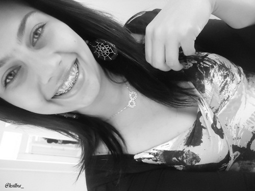 uma menina muito especial, linda, conselheira e muito foda.. e em primeiro de tudo minha amiiigs que eu amo demaiiiiis !! :*  @vick_ximenna aqi s2