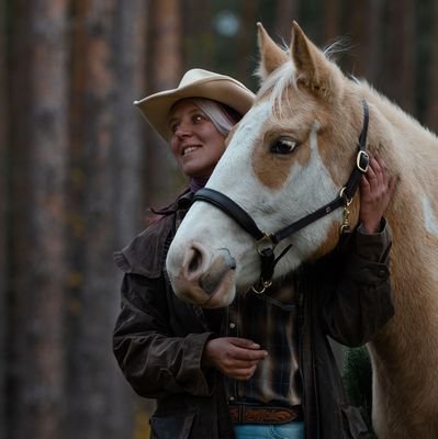 she/her - Westerntrainer und Pferde-YouTuberin nur alles etwas anders. ;) @serenity_horses@troet.cafe