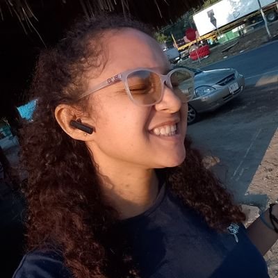 la luz de luna es tan fuerte que cambia al que sea🌙💙