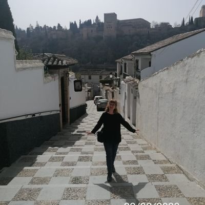 Profesora de español en la Universidad de Granada. Búlgara de origen. Autora de poesía: Mis dos vidas. (https://t.co/abboJwclLL)