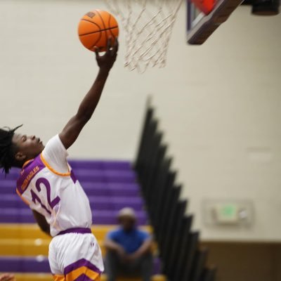 5’11 Jarobert Griffin c/o 26 Booker T. Washington High School🏀               Preparing for the next level💆🏾‍♂️🏀