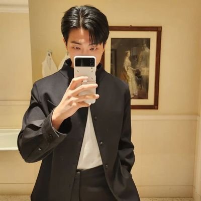 namupoesy's profile picture. 𝐋𝐢𝐟𝐞 𝐢𝐬 𝐦𝐨𝐫𝐞 𝐛𝐞𝐚𝐮𝐭𝐢𝐟𝐮𝐥 𝐤𝐧𝐨𝐰𝐢𝐧𝐠 𝐭𝐡𝐚𝐭 𝐰𝐞’𝐯𝐞 𝐭𝐚𝐤𝐞𝐧 𝐚 𝐥𝐨𝐚𝐧 𝐨𝐧 𝐝𝐞𝐚𝐭𝐡. 𝐄𝐯𝐞𝐧 𝐥𝐢𝐠𝐡𝐭 𝐢𝐬 𝐭𝐫𝐞𝐚𝐬𝐮𝐫𝐞𝐝