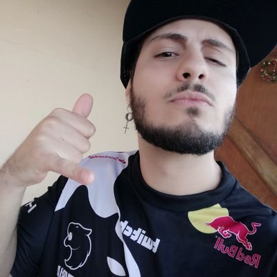 Camisa 10 e membro fundador do Catubreja FC

Especialista em FreeCell, Sudoku e FFXII

Eu 🤝 sertanejo e metalcore

O artilheiro da perna ruim

Vasco