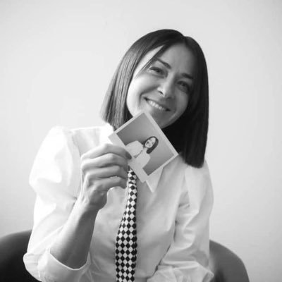 MrsAndreia's profile picture. Créatrice / Éditrice de contenus audiovisuels. Diplômes obtenus aux @Sawiacademy et @CFJM_CH. Ambassadrice d’AVVEC à Genève et co-auteure “Les cicatrices”.