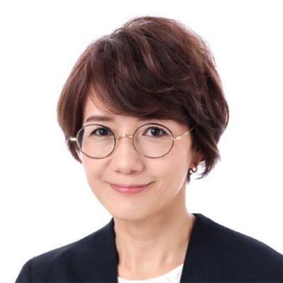 近畿大学青踏女子短期大学卒業、星林高校卒業、近畿大学青踏女子短期大学卒業、(一財)いじめから子供を守ろうネットワーク和歌山代表、「陸奥宗光外務大臣」の功績を教育に生かす実行委員会理事、(一社)倫理研究所和歌山市倫理法人会副事務局長、(公社)隊友会和歌山県隊友会特別会員、幸福実現党和歌山市地区代表、一男二女の母