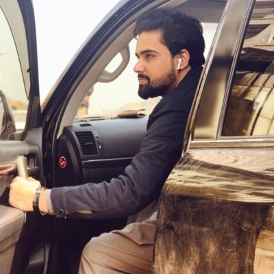 Ban’na WazirE Azam Tha Per Ban Gaya Mazdoor E Azam.Raat Ko Phone Mute Per Hota Hai Aur Din Main Kismet Mute.Ghar Walay Meri Writ Ko Challenge Karna Chahtay hai!