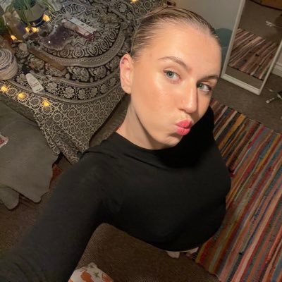 HarrietLarter's profile picture. we out here 😗🤟