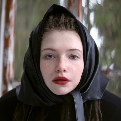 могу написать на нашем, могу на любом другом. сердце в чувствах плавится, обжигается огнем. #rammstein #писатель