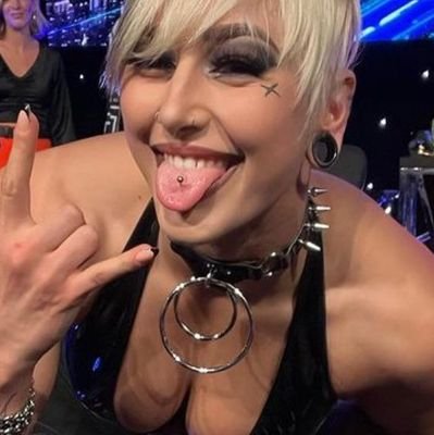 Parody account. Not @RheaRipley_WWE

Can be female or trans.
Openly shipped with @ShinyWizardNix