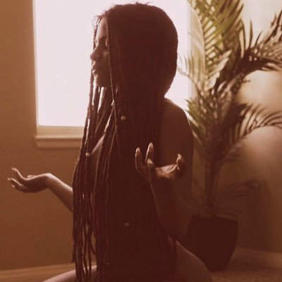 KoulibalyEl's profile picture. Raw and unfiltered☮️ . Intimately_cmr➡️http://IG.   Doctor Smile👩🏾‍⚕️