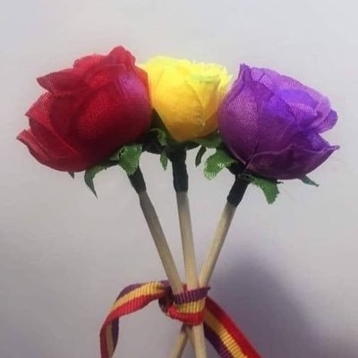 Gris. Molt, pero que molt gris. ¡¡Qué li anem a fer si no done per a més!!