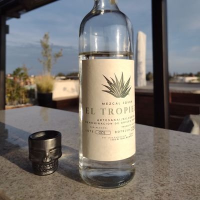 Mezcalero de corazón, padre demócrata, preocupado por el rumbo de México. mal llamado fifi