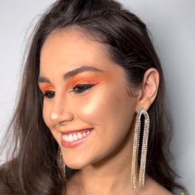 escorpiana, cirurgiã-dentista pela UFRJ, especialista em oncologia pelo INCA, uma grande reclamona. vasco.