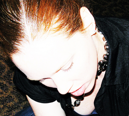 TinaLunaDesign's profile picture. graphic designer trying to extract about 10 screenplays from my head. whaaaaat?!