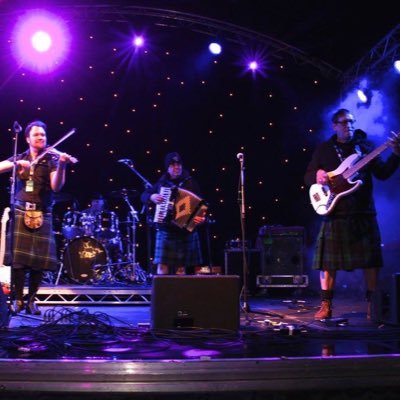 Top class  wedding and party band playing a mixture of ceilidh, pop, rock and Scottish/Irish folk.