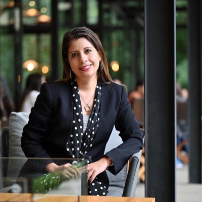 Apasionada por la comunicación y Relaciones Públicas. Emprendedora y con un gran entusiasmo por hacer vivir nuevas historias en el sector #salud y #marketing