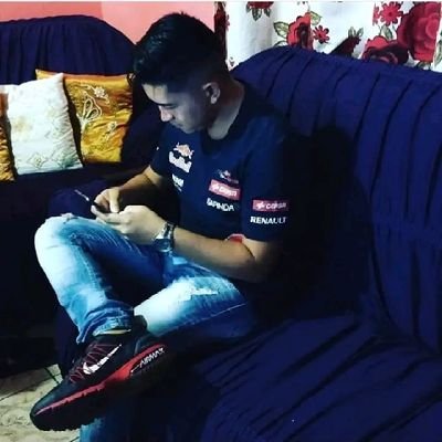 William32574272's profile picture. 