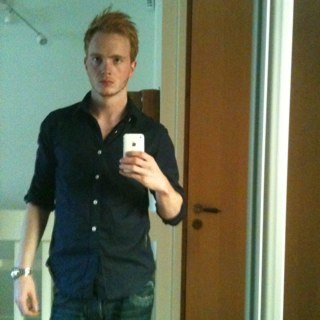 JohnAreschoug's profile picture. Liten grabbhalva som inte kan beskriva något under 140.
Han vill bli produktiv, för det älskar han.