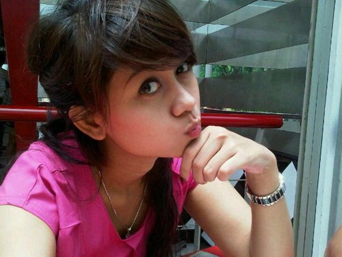 NanaNirina's profile picture. music it's my life... tiada hari tanpa music..hampa yg ada..