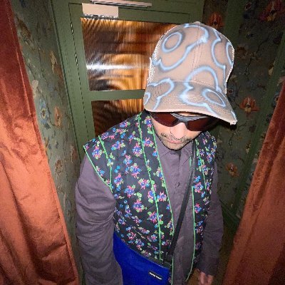 HakanPoseidon's profile picture. ALWAYS believe in magic! 
styling, creative direction, production, pr, events ...
fashion expert @thefabricant