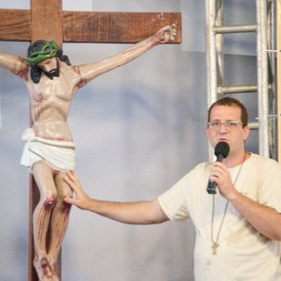 Missionário da @comshalom , casado com Carolina e pai de três meninas. Peregrino neste mundo