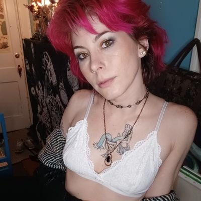 ACAB 🖤 artist, anarchist, occultist, heretic, SWer, all around shithead 💙💩🦋 she/her/he/him 🌙 bigender ☀️ &
queer 🏳️🌈 welcome to the jungle b🐍🌿