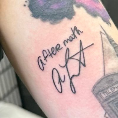 selinaglambert's profile picture. since 2010 💚