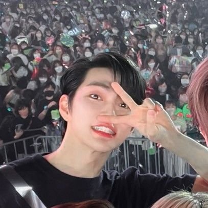 talkzshit's profile picture. ༣ ⋮ O madly the depths jostles against the terrene, with ardour. Being the momma of three drop-dead and lovesome kiddie; Chenle, Jisung, and Seunghan .۫ ִꨄ