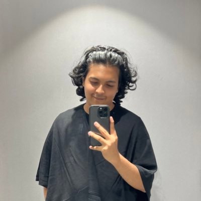 rafeeeen_'s profile picture. sleep, sanity & the shire...