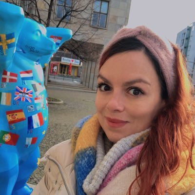 LilianaAimar's profile picture. Me gustan esas cosas que tienen un encanto dulce, que hablan de amor, de primaveras, que hablan de sueños y quimeras. Esas cosas que se llaman poesía.✨🌸