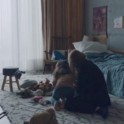 „Der liebe Gott sieht alles.“ — Petras Vater, Lydia Tár