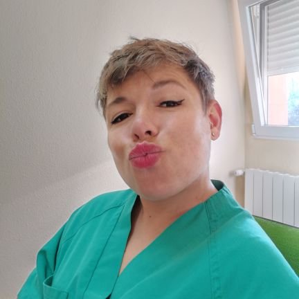 meribtngr25's profile picture. Los mejores y más ambiciados perfumes se guardan en cristales pequeños, mi querido Watson. Lo mismo sucede con las personas, no lo olvide...