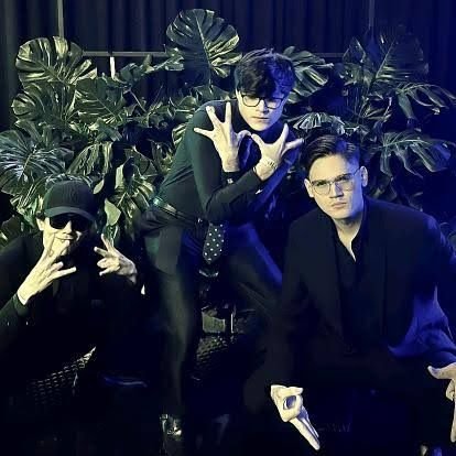 mctrio_frases's profile picture. Encontrarás frases poéticas que el mctrío nunca dijo.🍟

(si tienen alguna frase, con gusto puedes enviarme dm 🫶🏻)