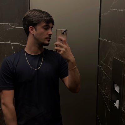 dih_pinelli's profile picture. 